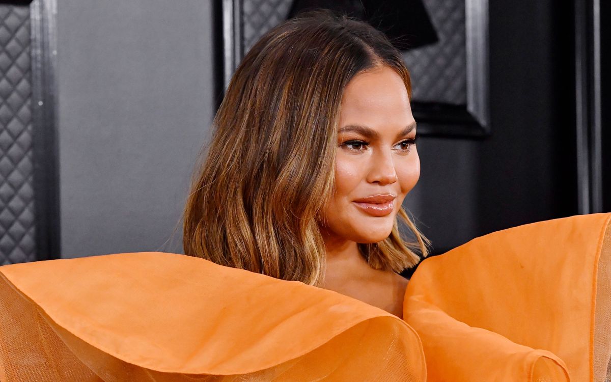 chrissy teigen old tweets