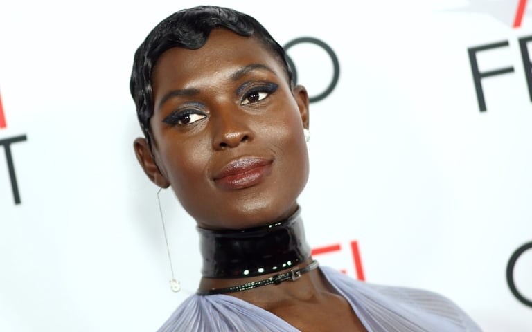 How to Mix Your Own Custom Lip Colour at Home
