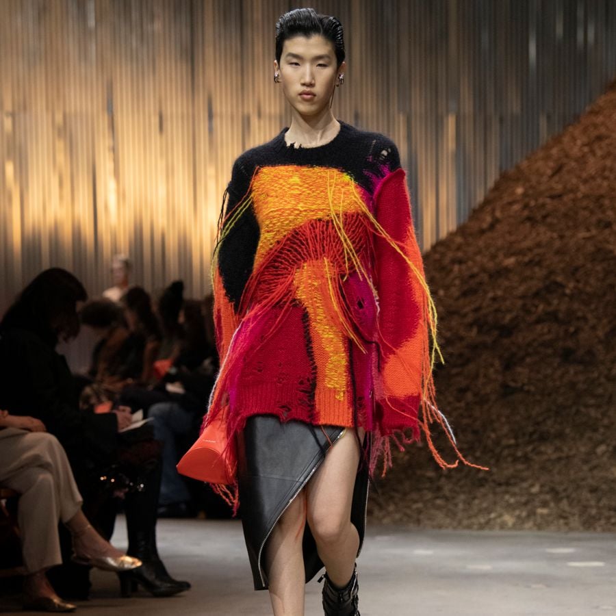 08AW ALEXANDER MCQUEEN 本人期 ボンテージリボンシャツ Alexander McQueen Debuts Fungi-Inspired Fall Runway Show - FASHION