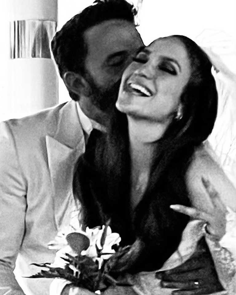 jennifer lopez and ben affleck at their wedding in las vegas