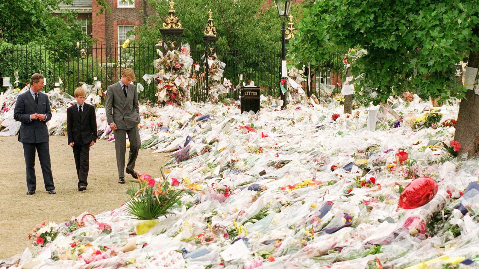Princess Diana's Death 25 Years Ago Was a Gut-Punch to Us All - FASHION  Magazine