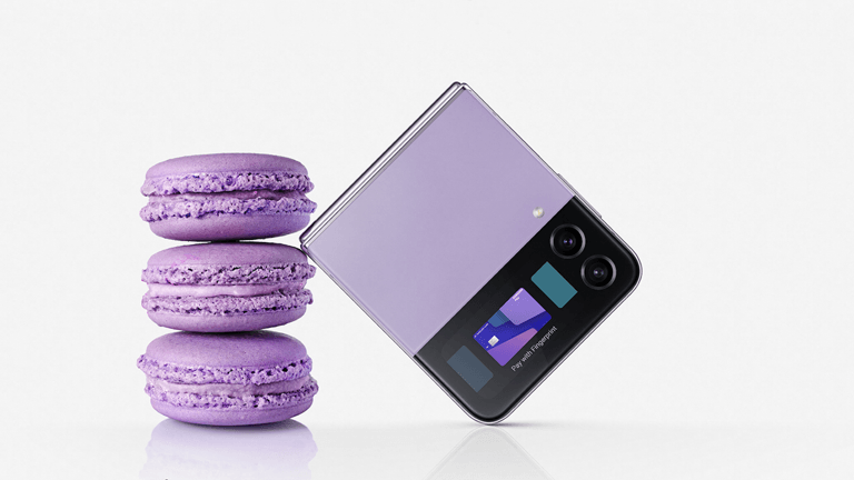 I Test Drove Samsung's Galaxy Z Flip4 and Fell in Love - FASHION