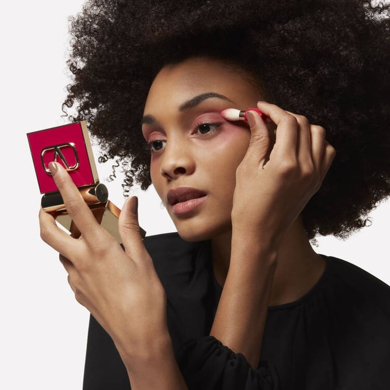 Valentino Beauty eyeshadow application