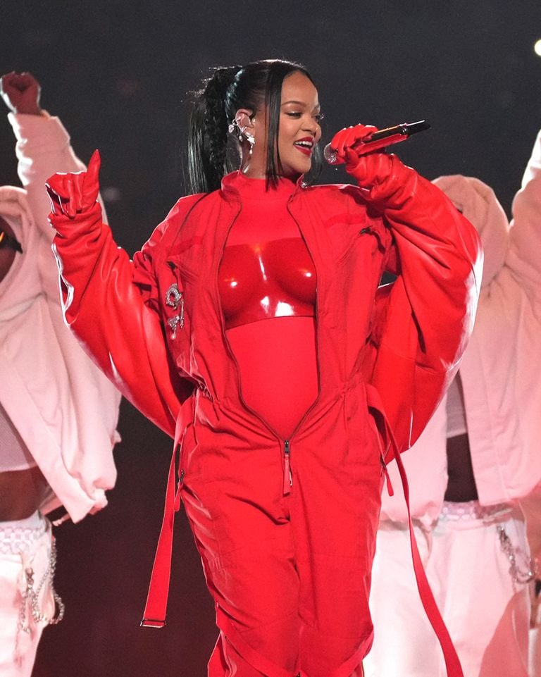 Rihanna Has Her Pregnancy Outfit Formula Down Pat