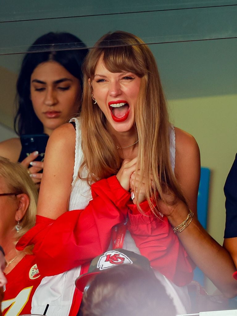taylor swift football player