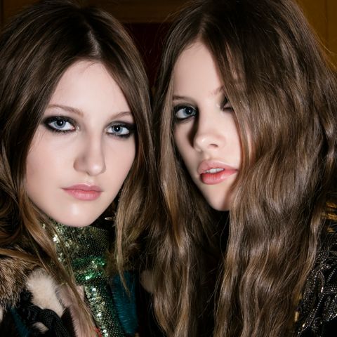 The Messy-Glam Aesthetics Replacing "Clean Girl" Beauty