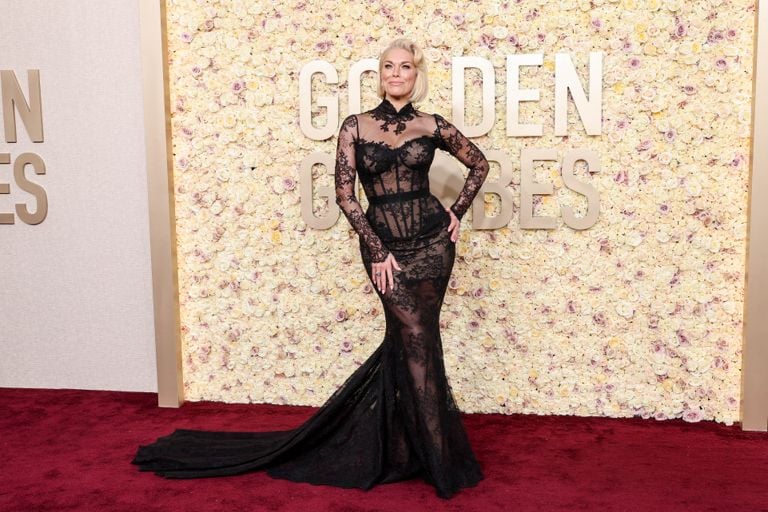 Gillian Anderson Made a Feminist Statement at the Golden Globes - FASHION Magazine Gillian Anderson Made a Feminist Statement at the Golden Globes - FASHION Magazine