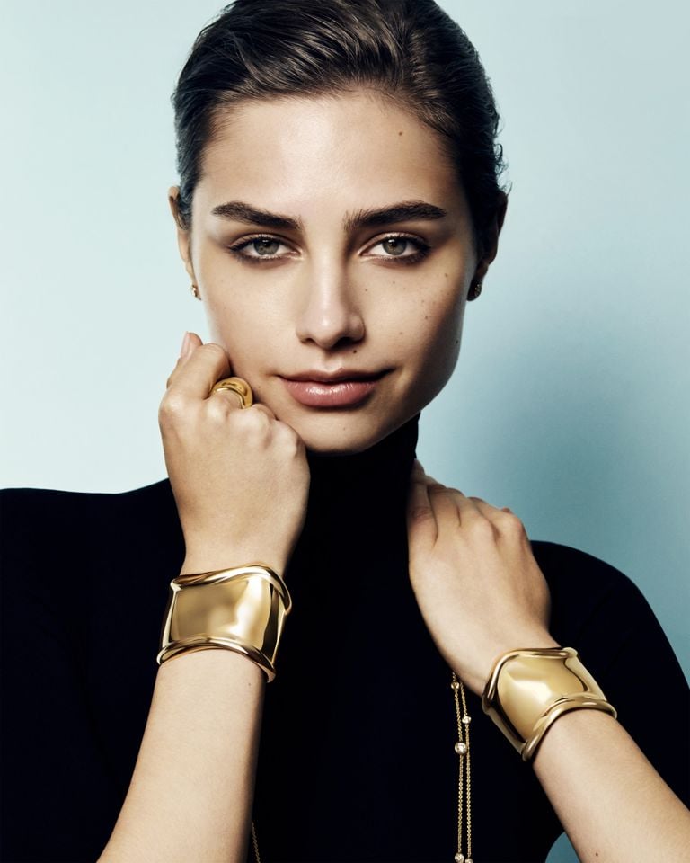 H&M Collaborates with Anamika Khanna + More Fashion News