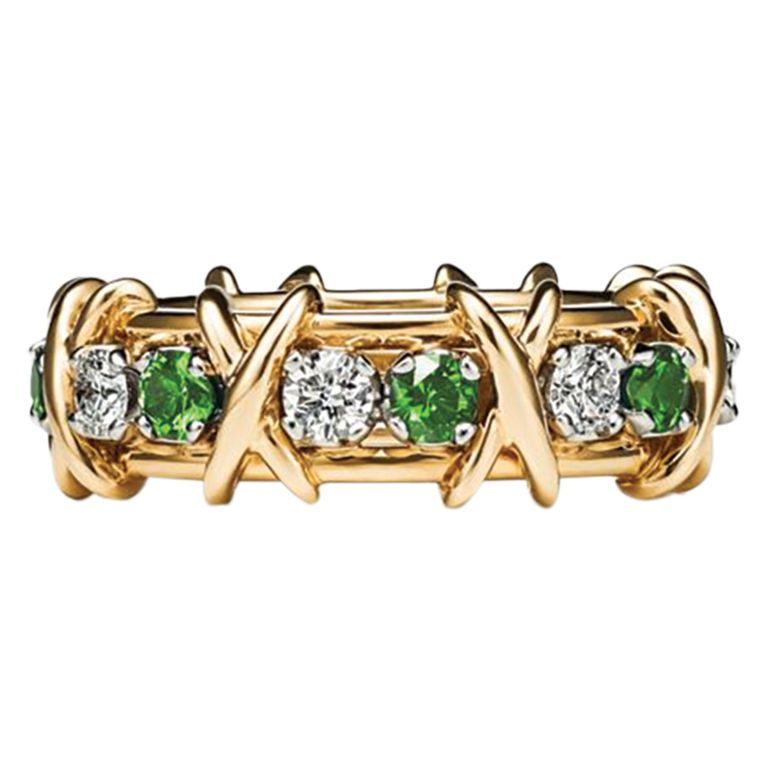How to Choose a Unique Engagement Ring, According to a Jewellery Expert