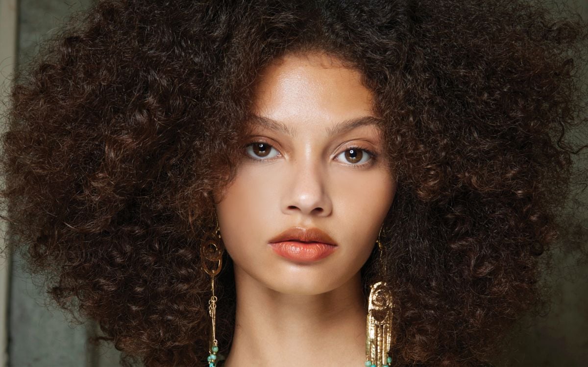 Everything You Need to Maintain Curls While Travelling