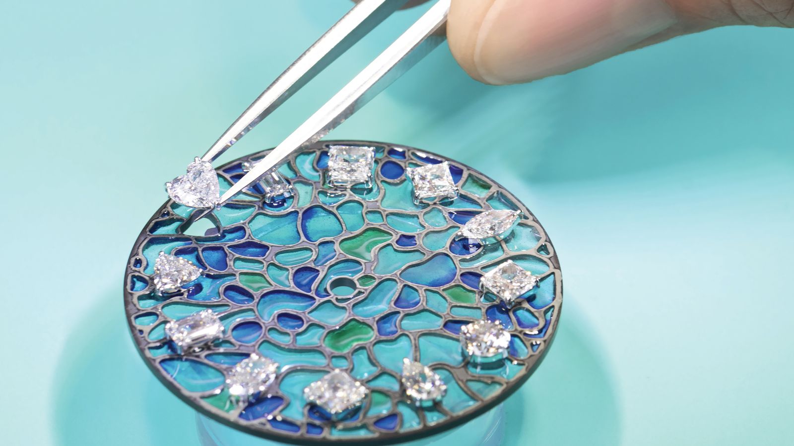 STYLE_TiffanyWatches_03holding