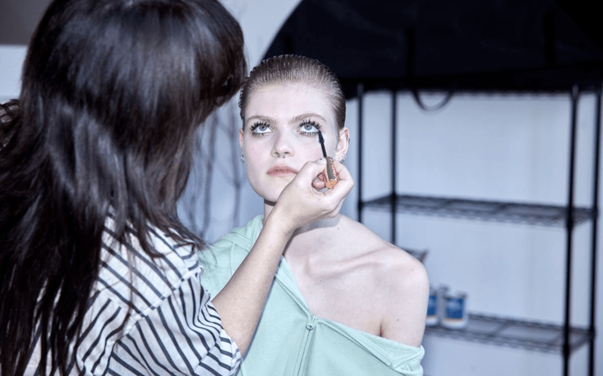 how to feel comfortable with a makeup artist