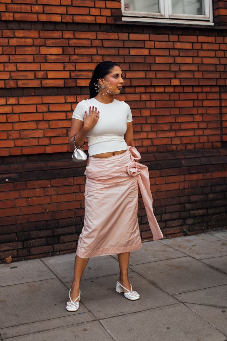 pink wrap skirt london street style