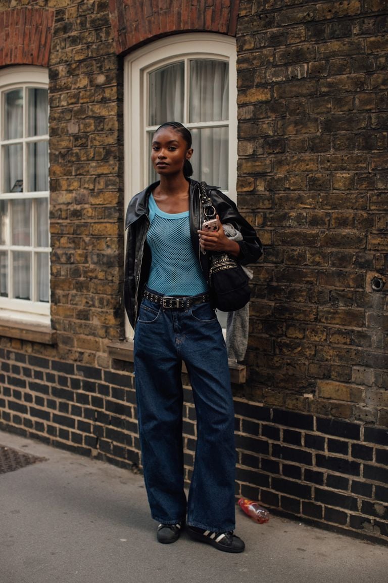 Wide-leg jeans street style