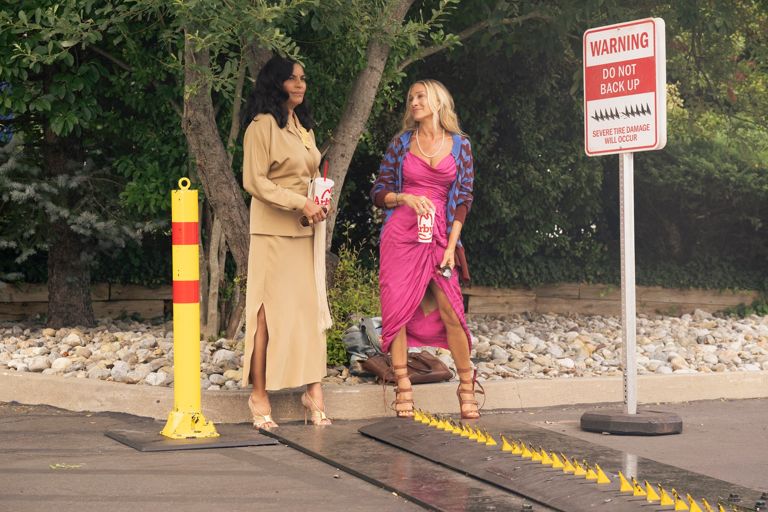 sarah jessica parker as carrie bradshaw in and just like that season 3