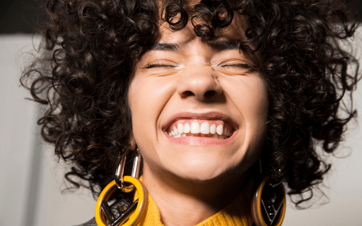 how to style curly bangs