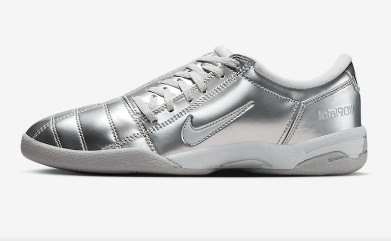best travel gifts, gifts for travellers: nike total 90 sneakers