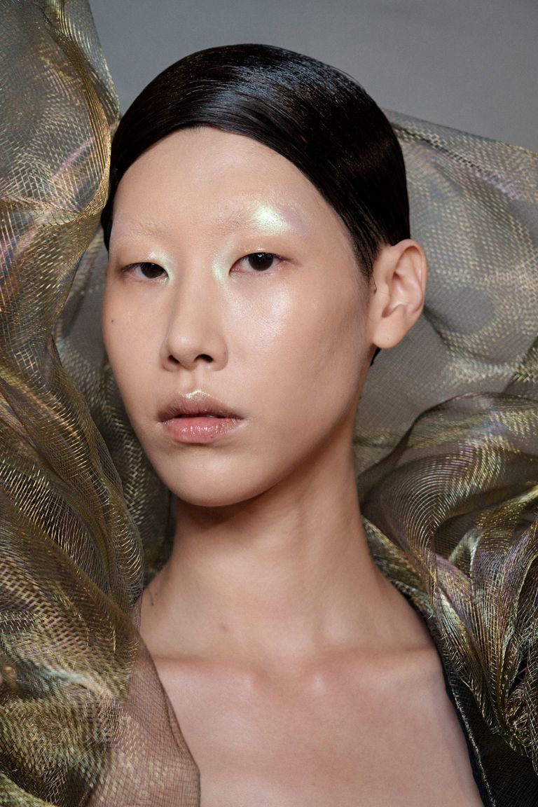 glitter makeup holiday beauty looks: iris van herpen haute couture