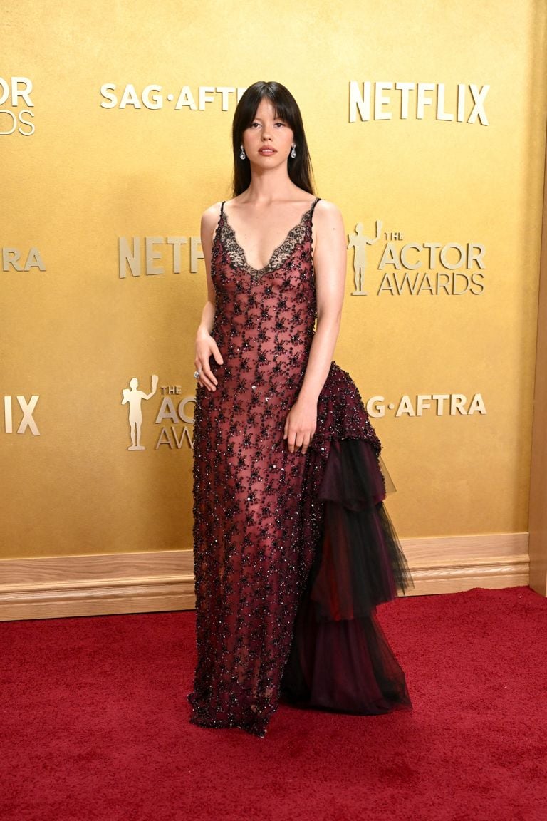 sag awards 2026, actor awards red carpet fashion: mia goth