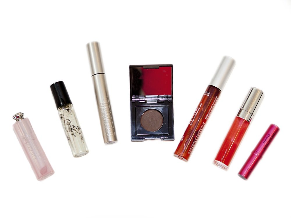 Amy Nadine The Beauty Department inside her purse