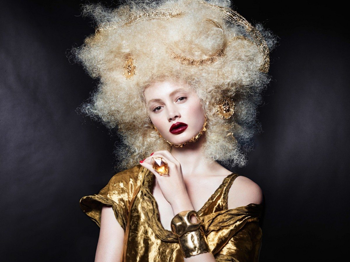 Cover Girl Hunger Games District 1 Luxury