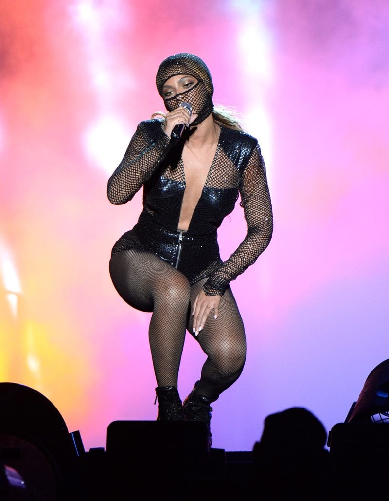 beyonce on the run tour versace
