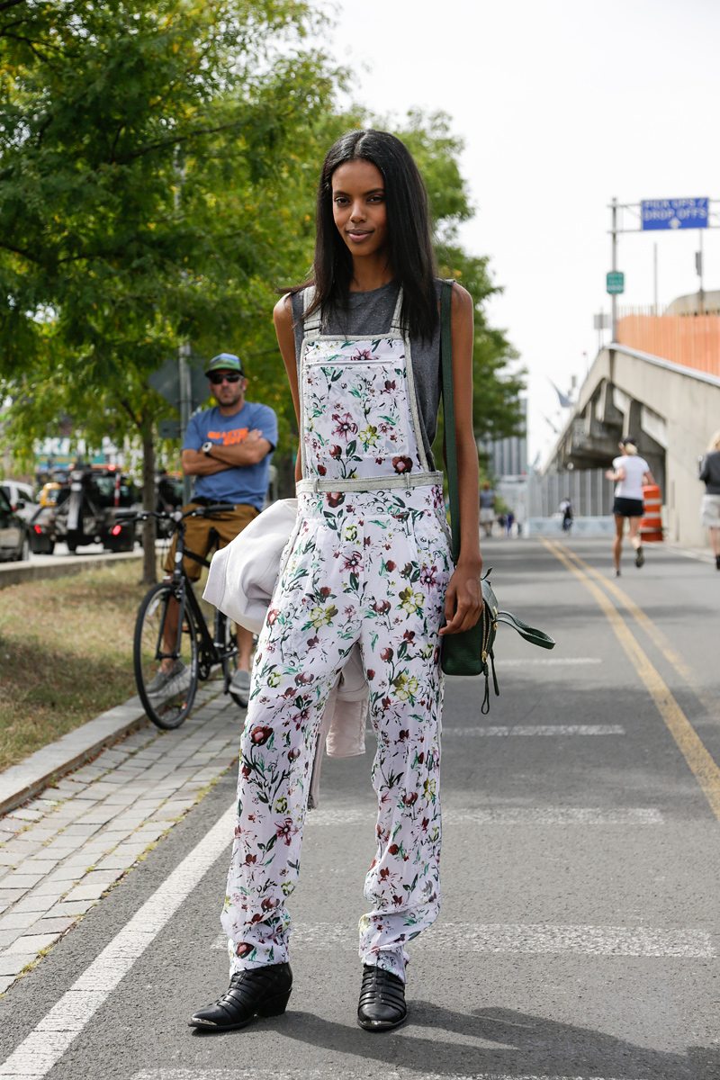 How to wear overalls