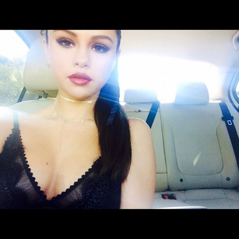 celebrity beauty smoky eye Selena Gomez