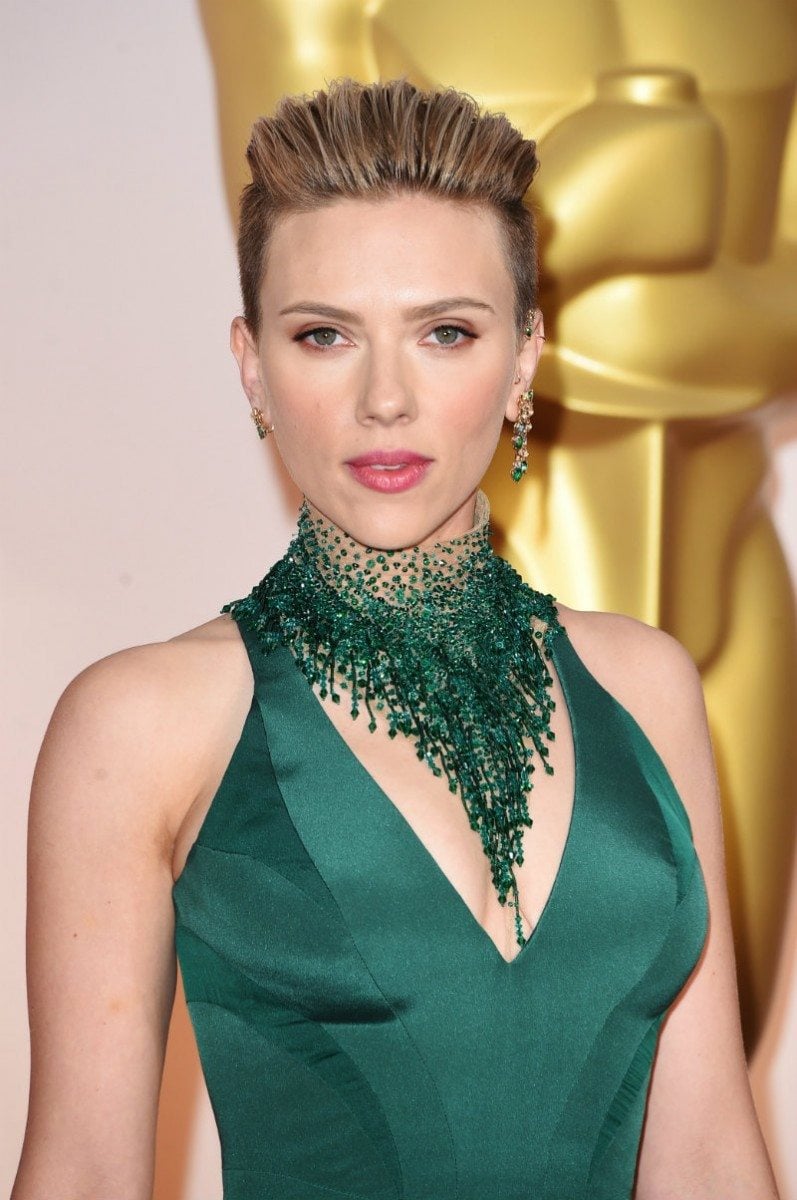 oscars 2015 necklace trend scarlett johansson