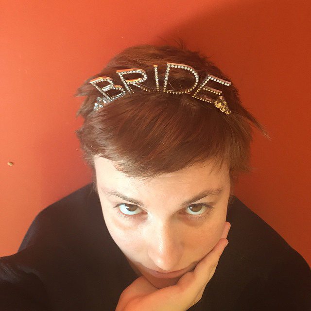 celebrity beauty pixie hair lena dunham