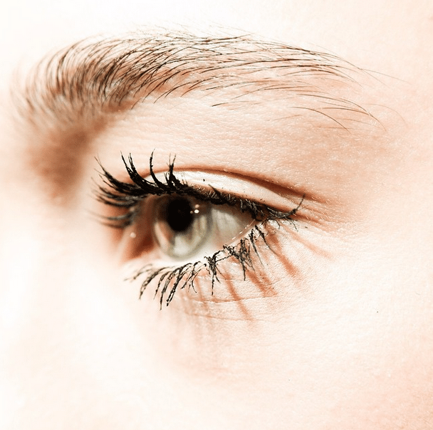 clumpy mascara trend