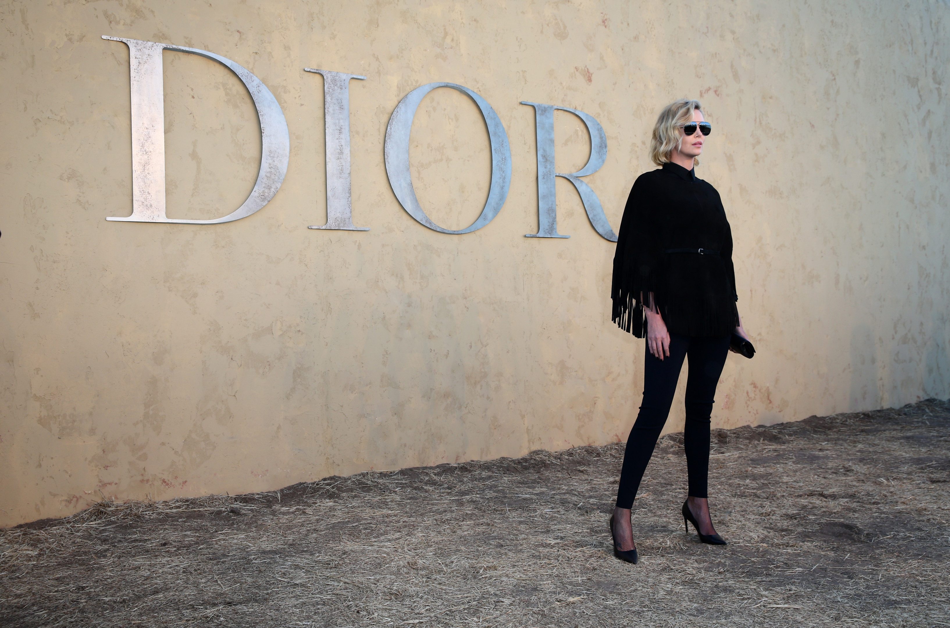 まとめ売り Dior ETVOS MARY QUANT Dior Spring 2018: Maria Grazia Chiuri Celebrates Female Art | Vogue