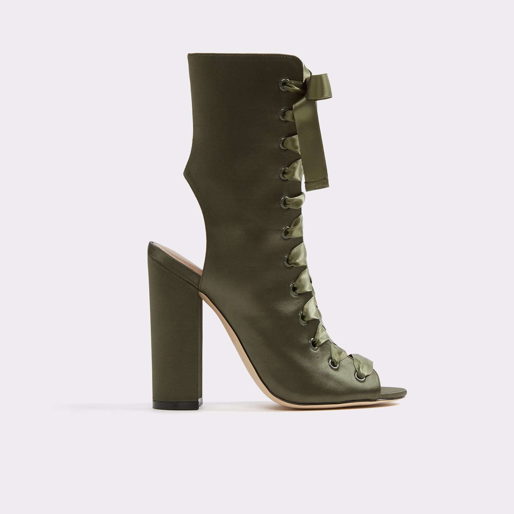 How to Wear the Utility Trend