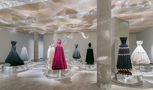 【送料込】 Azzedine Alaia in the 21st Century Amazon | Alaia: Azzedine Alaia in the 21st Century | Groninger