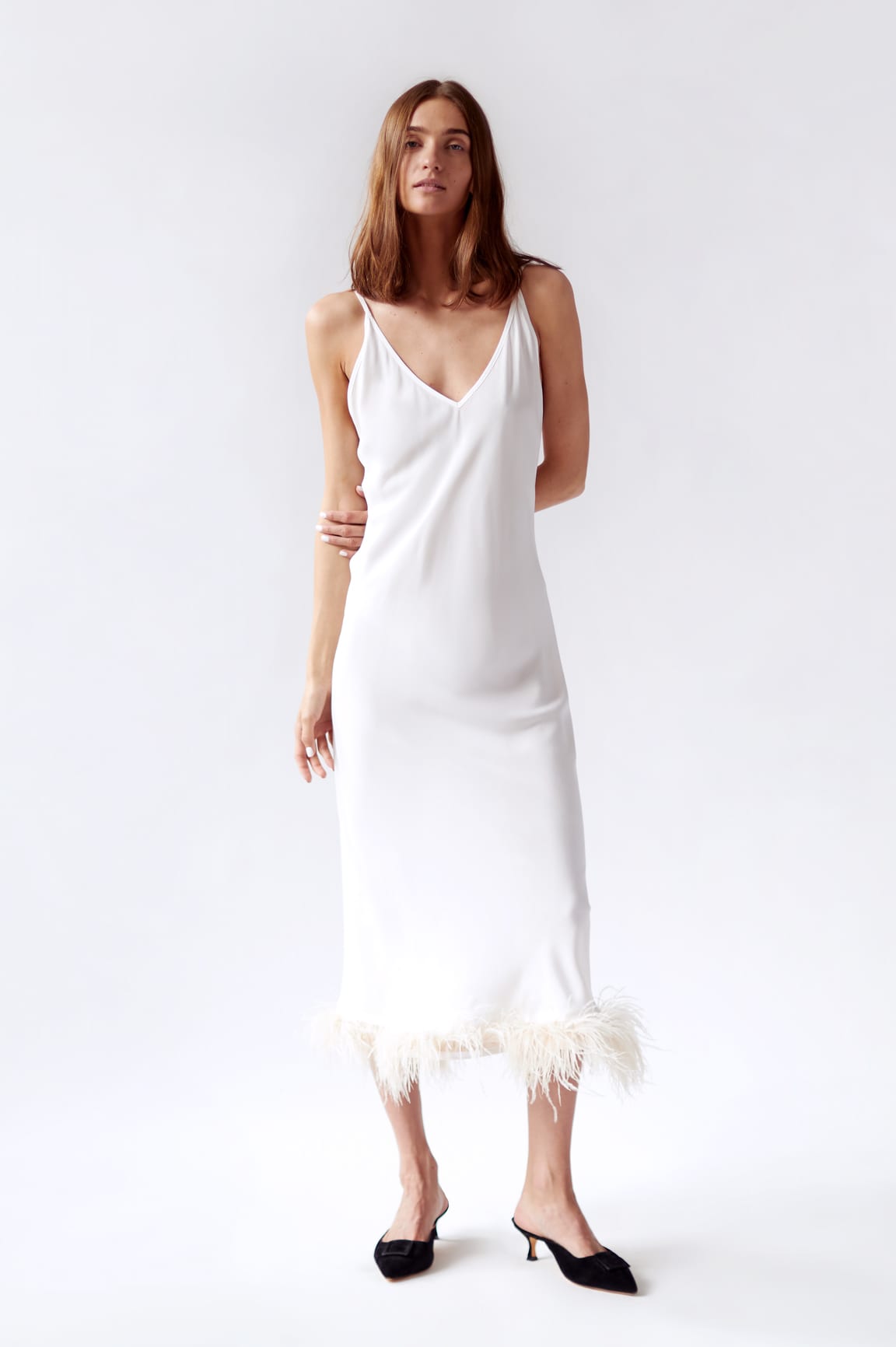 how to wear white feathers