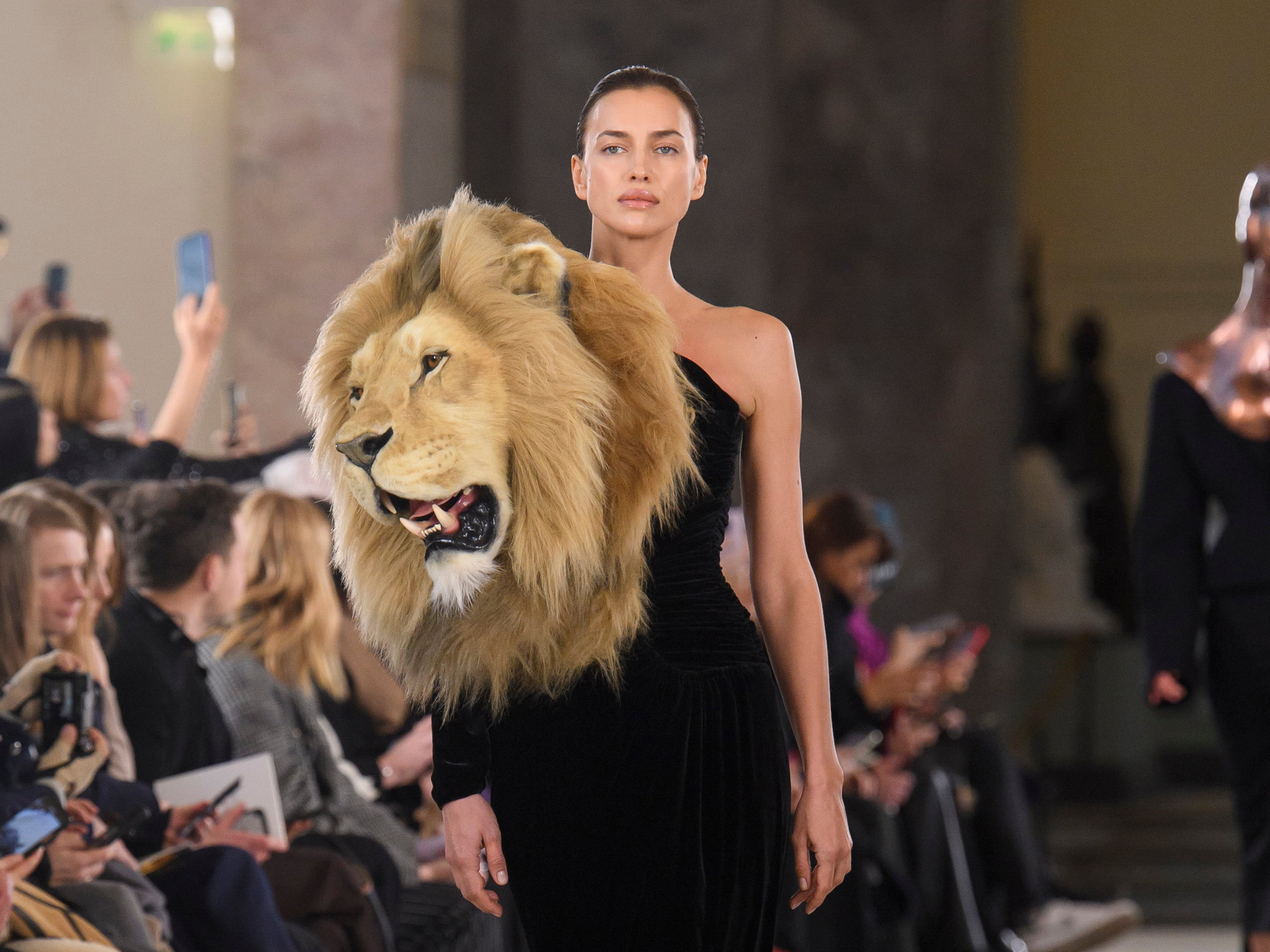 lion dress fashion show Fear Not: The Lion on Kylie Jenner's Schiaparelli Dress Is Fake