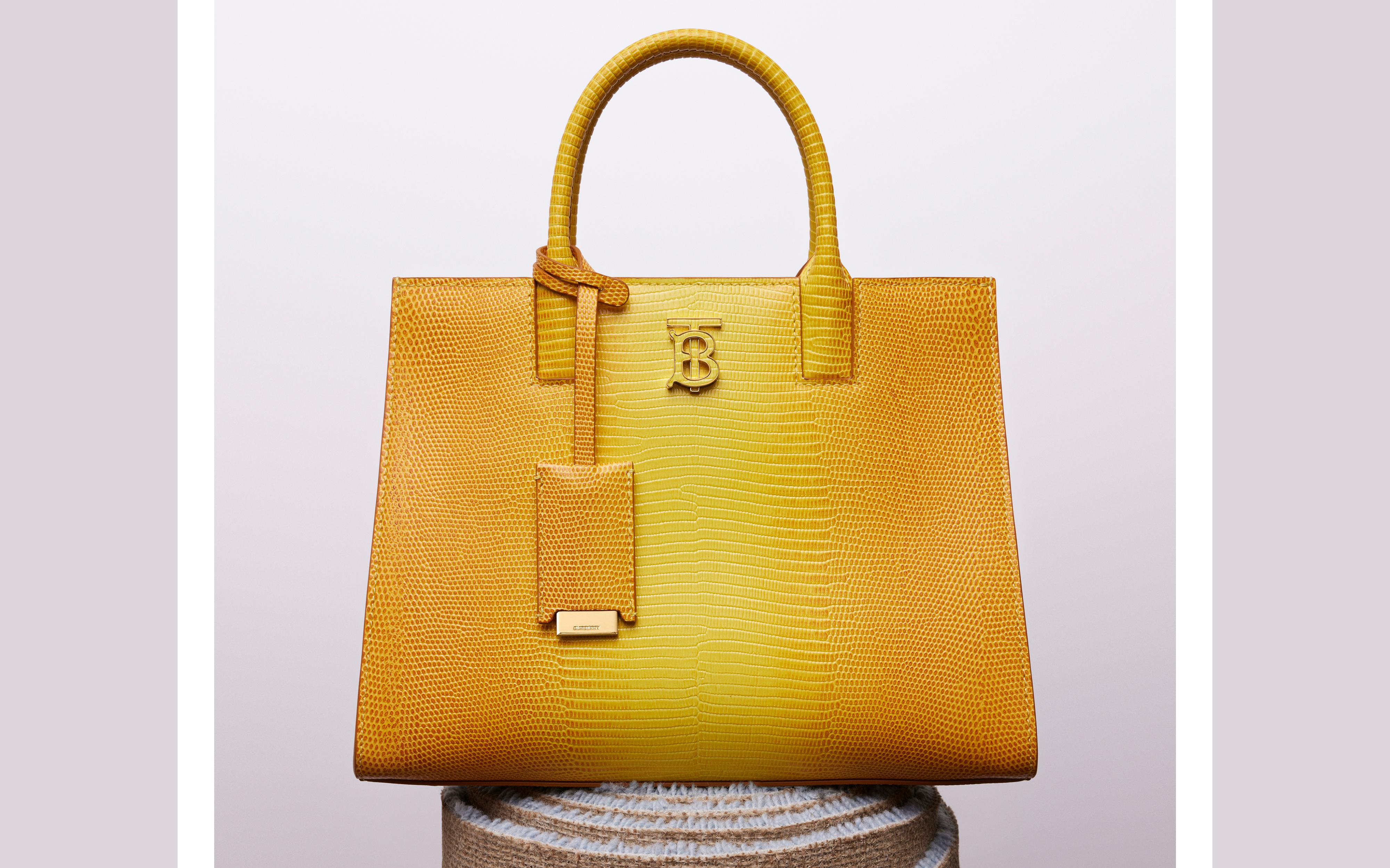 ハンドバッグ BURBERRY FRANCES HANDBAG Ludicrously Gracious: Burberry's New Frances Bag Isn't Just