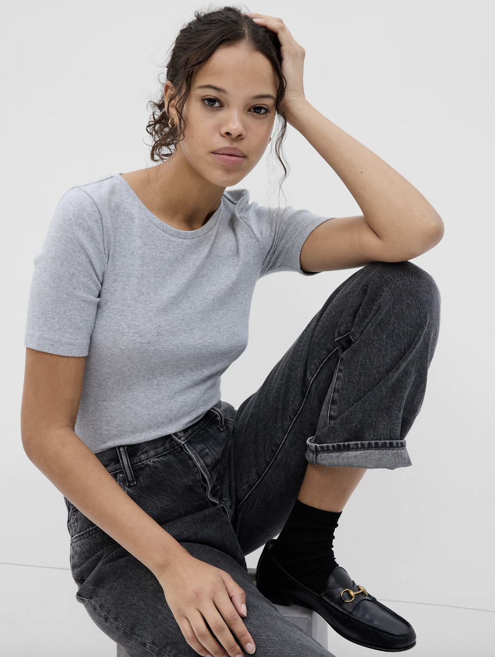 Women wearing a grey Gap T-Shirt