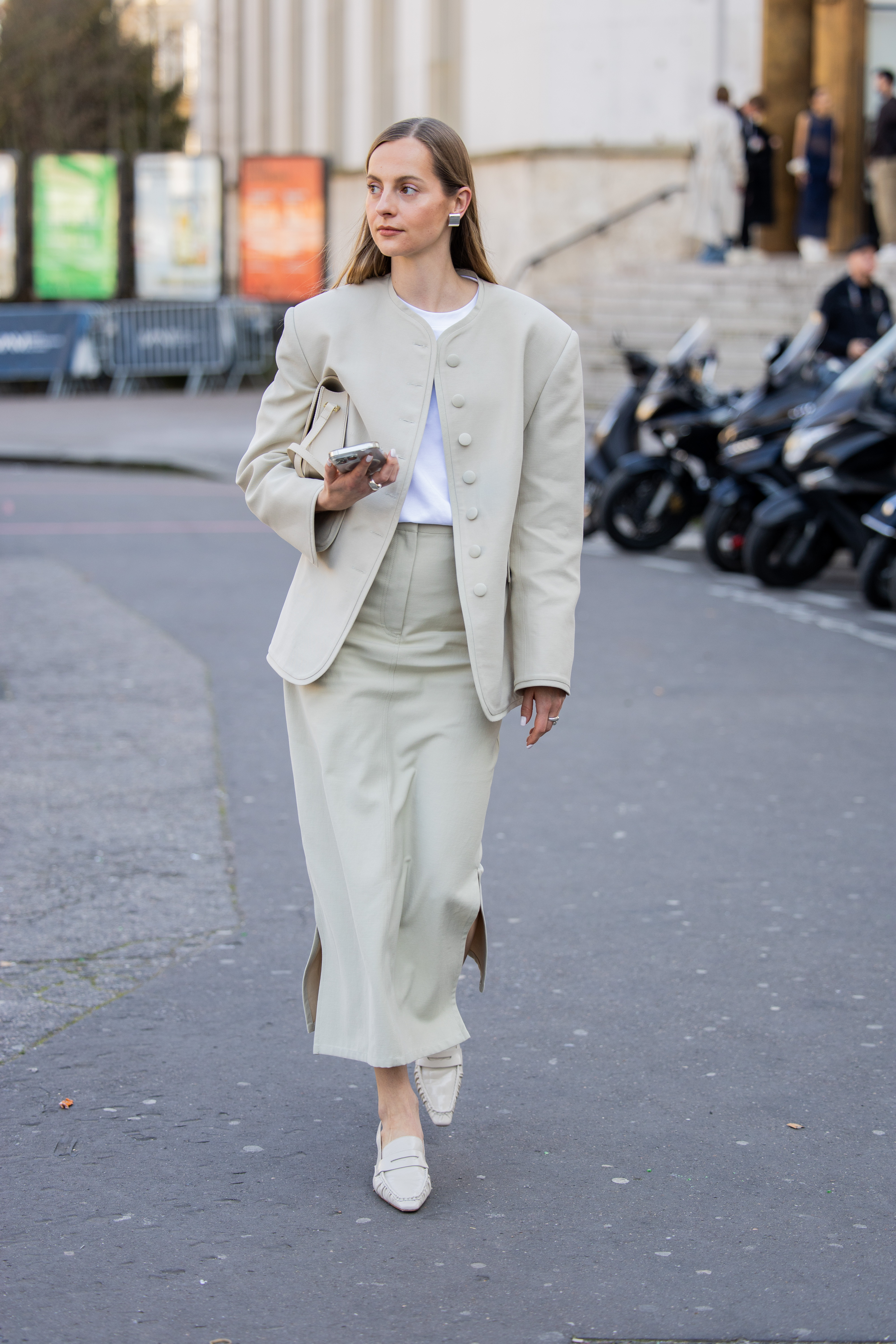 Collarless Blazer street style, best blazers spring 2025