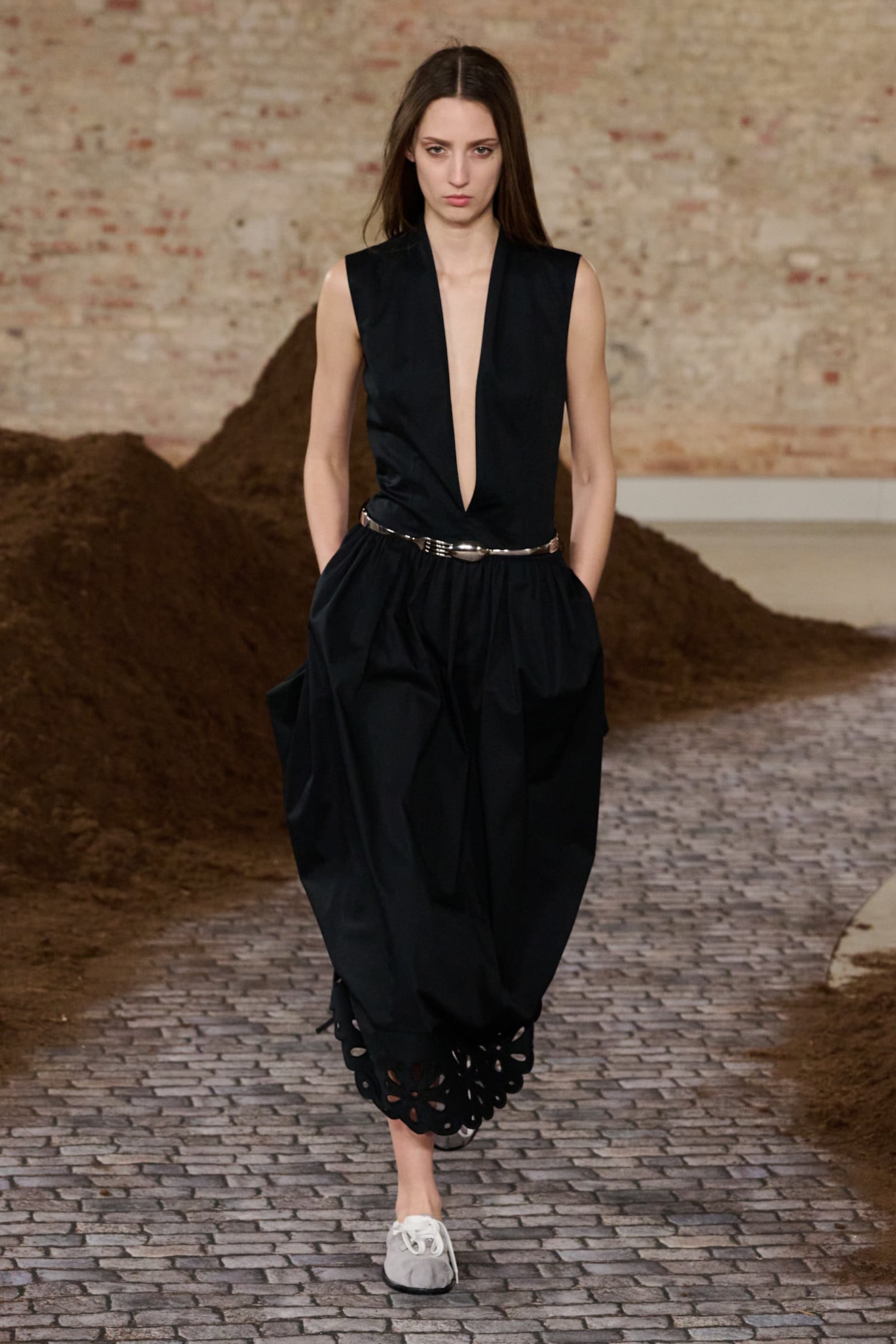 Moschino Fall 2026 belt trends 2026