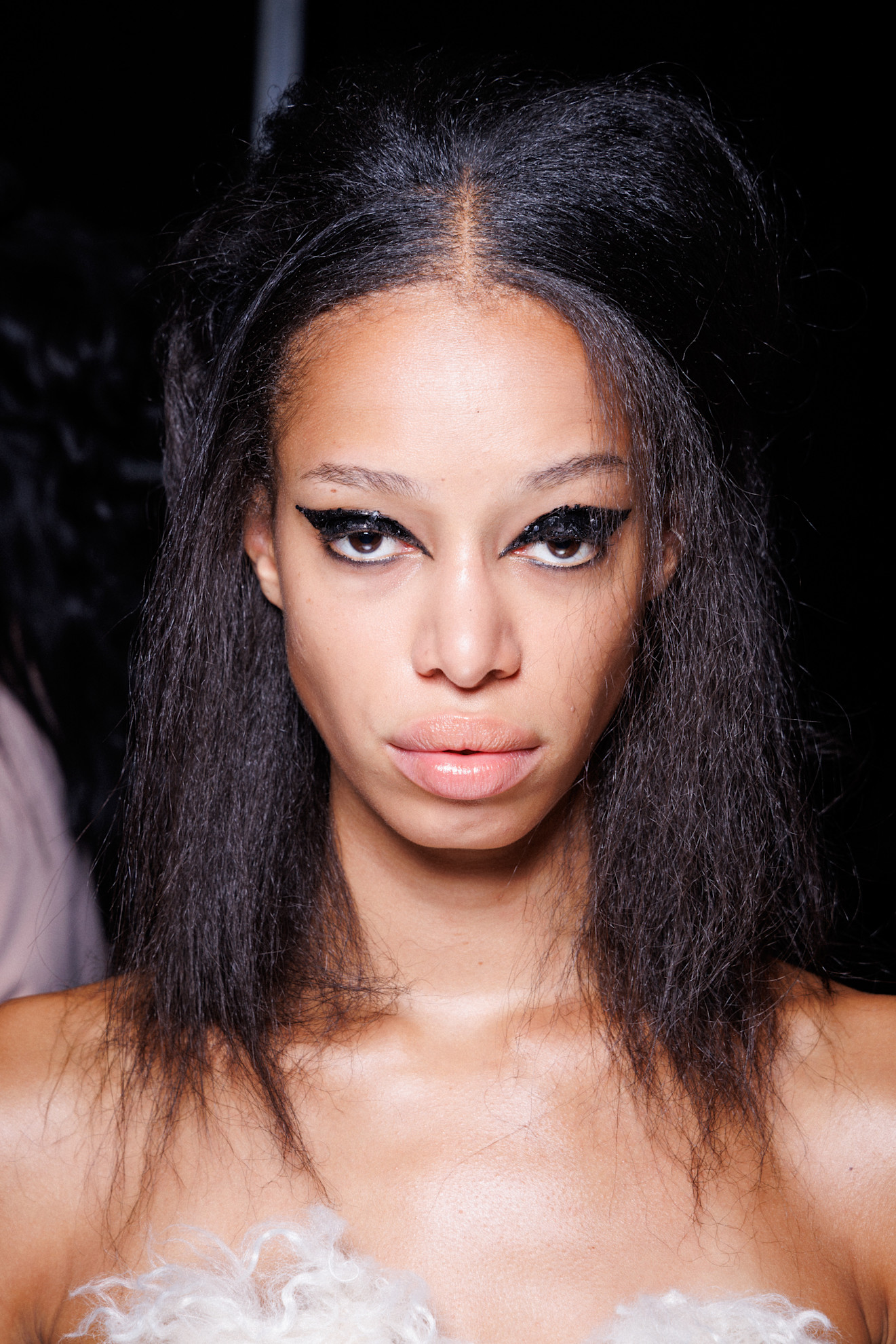 Aniye Records party girl makeup, personal style