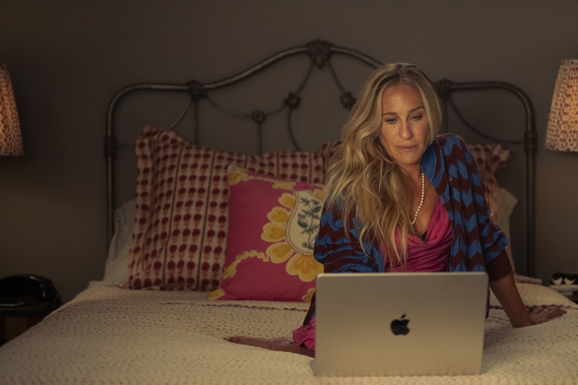 sarah jessica parker, carrie bradshaw costume in and just like that season 3