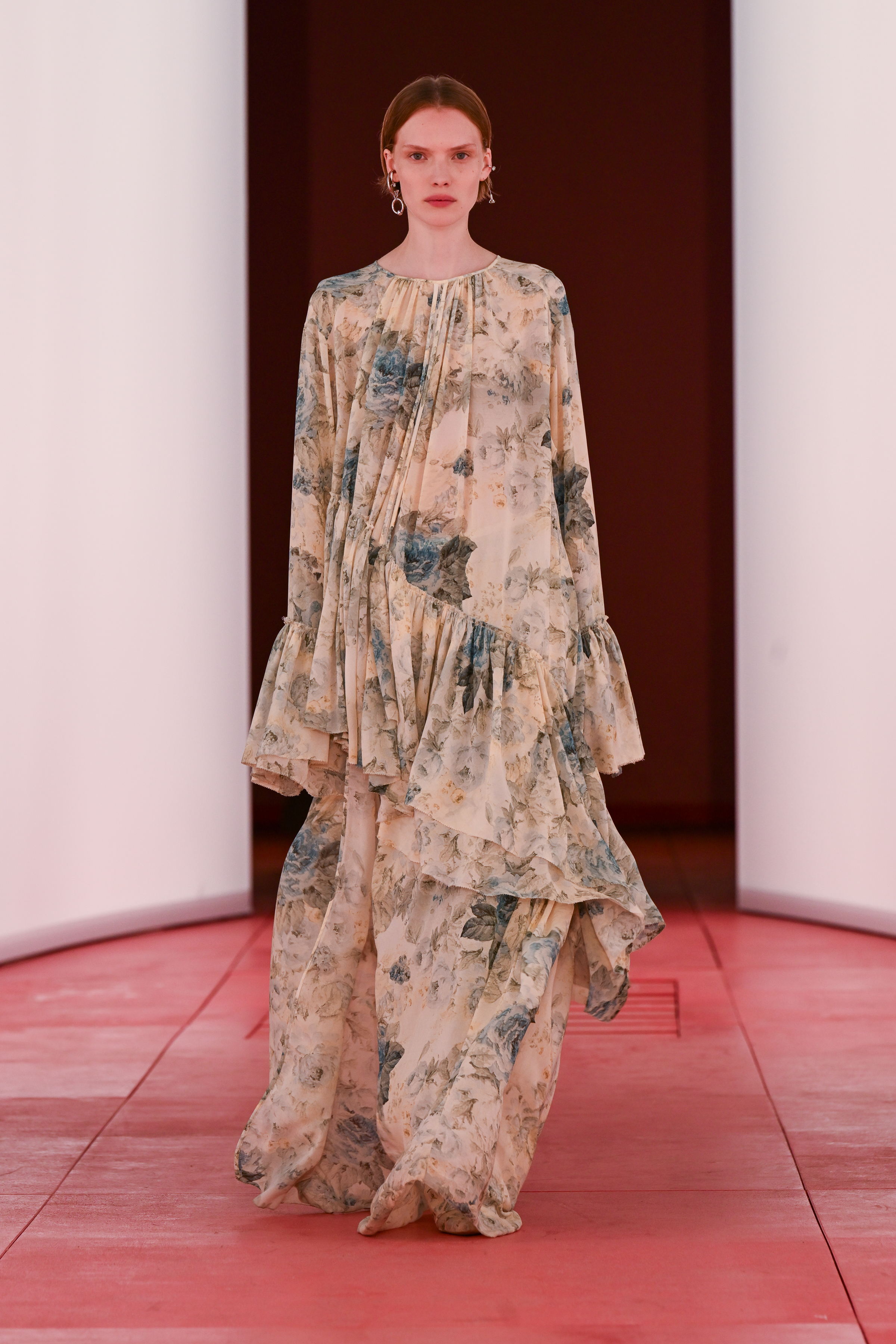 Ana Girardot h&m london fashion week