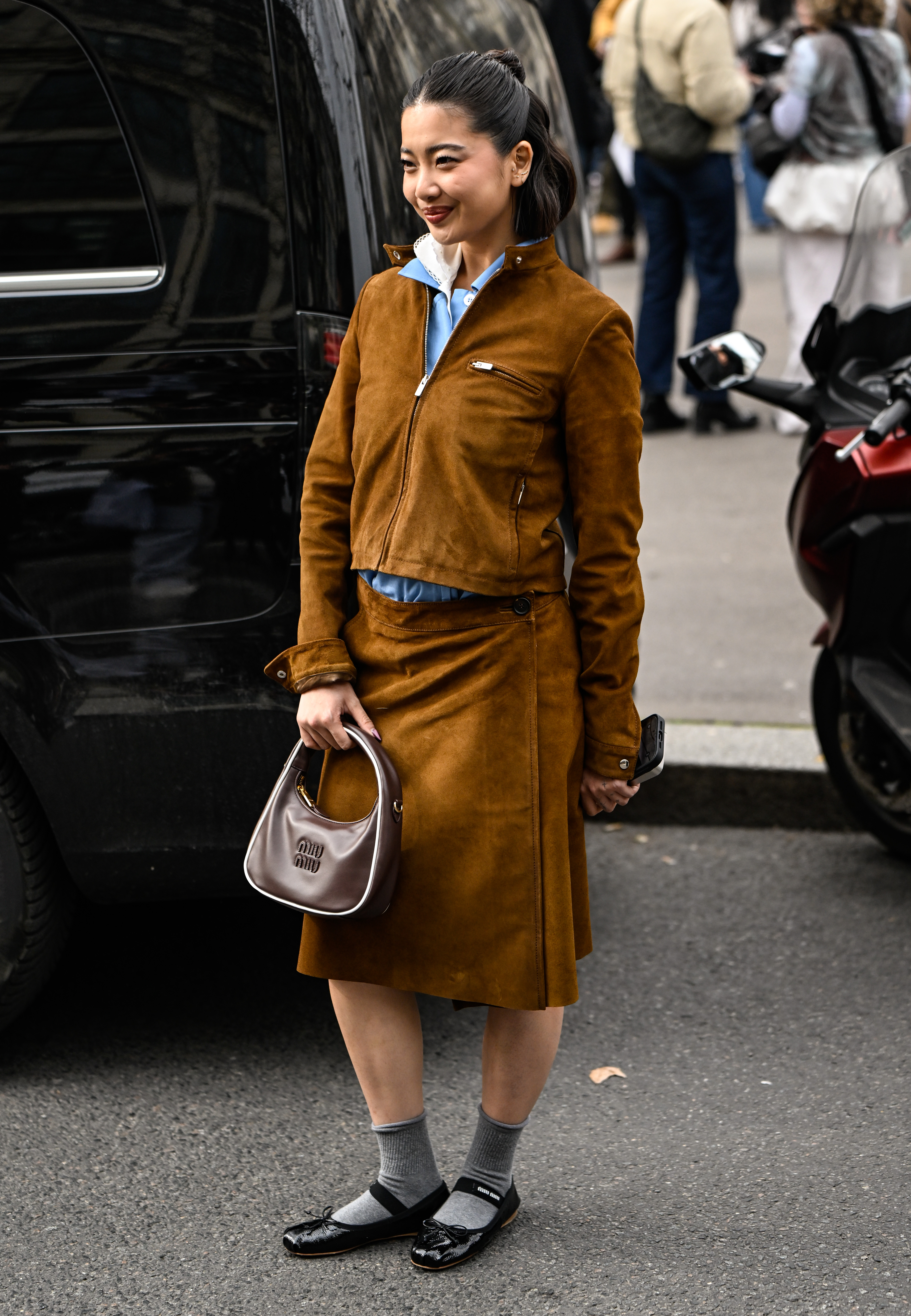 Street Style - Paris Fashion Week - Womenswear Fall/Winter 2025/2026