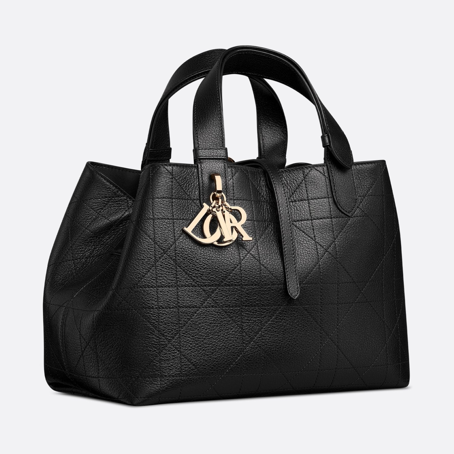 Stylish gift ideas, best gifts for stylish friends: Dior Medium Toujours Bag