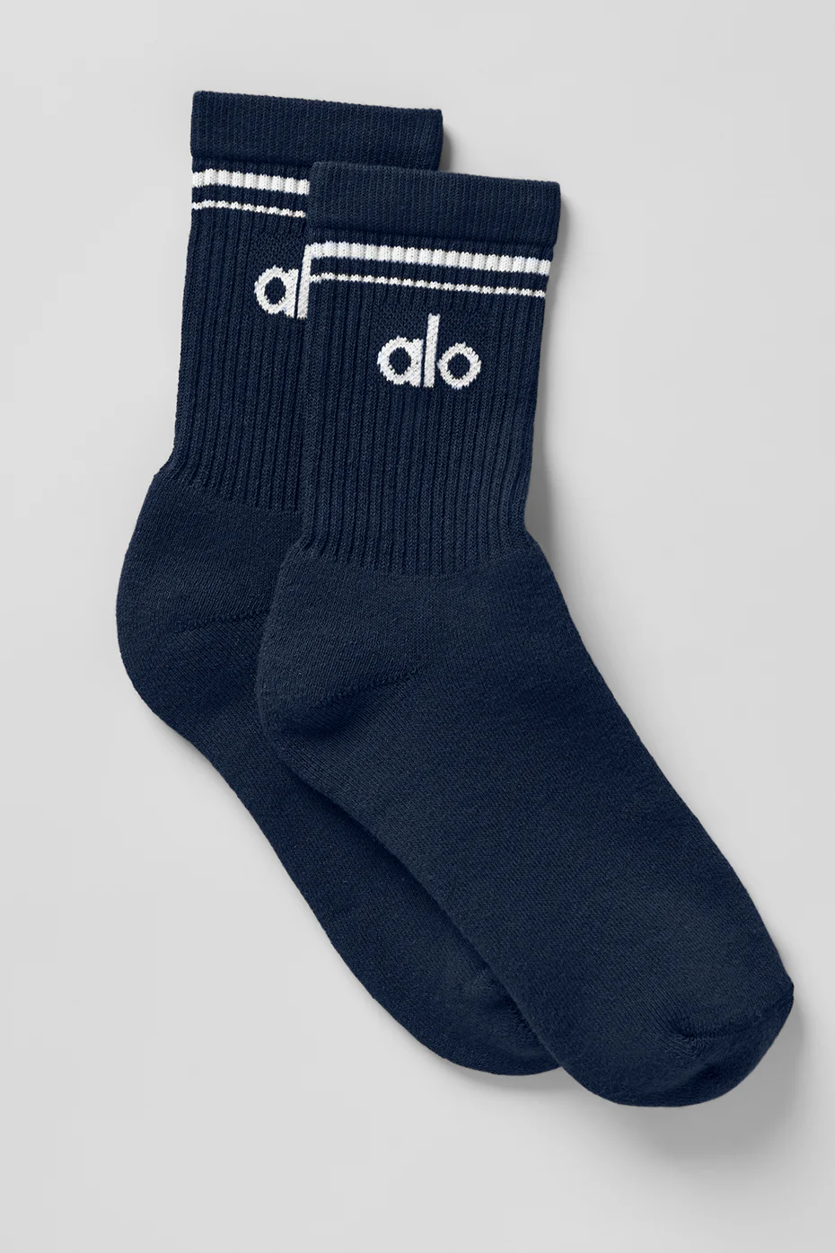 best travel gifts, gifts for travellers: alo socks