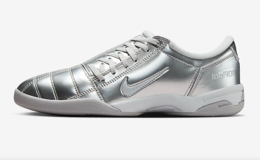 best travel gifts, gifts for travellers: nike total 90 sneakers