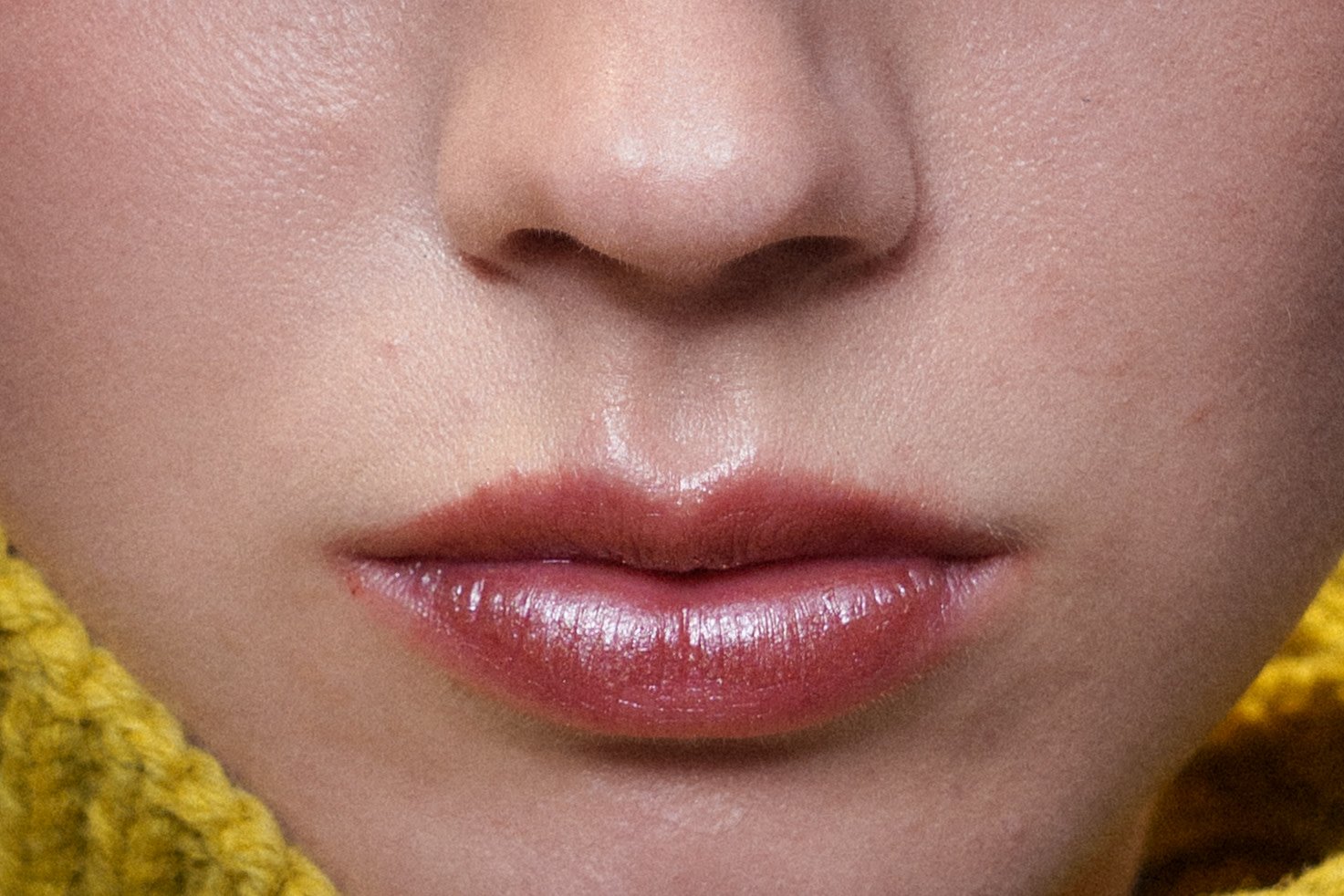 glitter makeup holiday beauty looks: elie saab