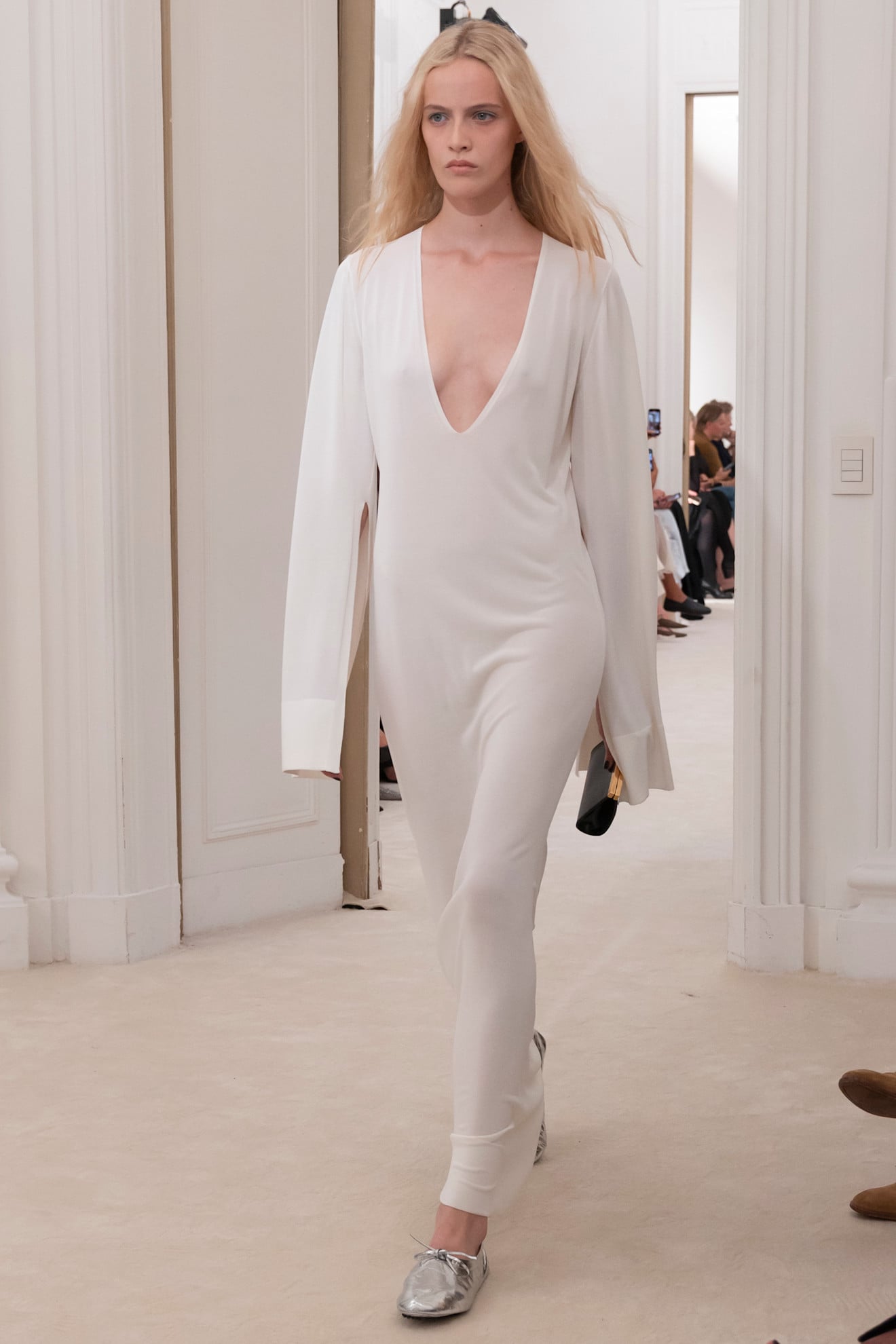 Alberta Ferretti Spring 2026 Pantone Colour of the Year 2026 Cloud Dancer
