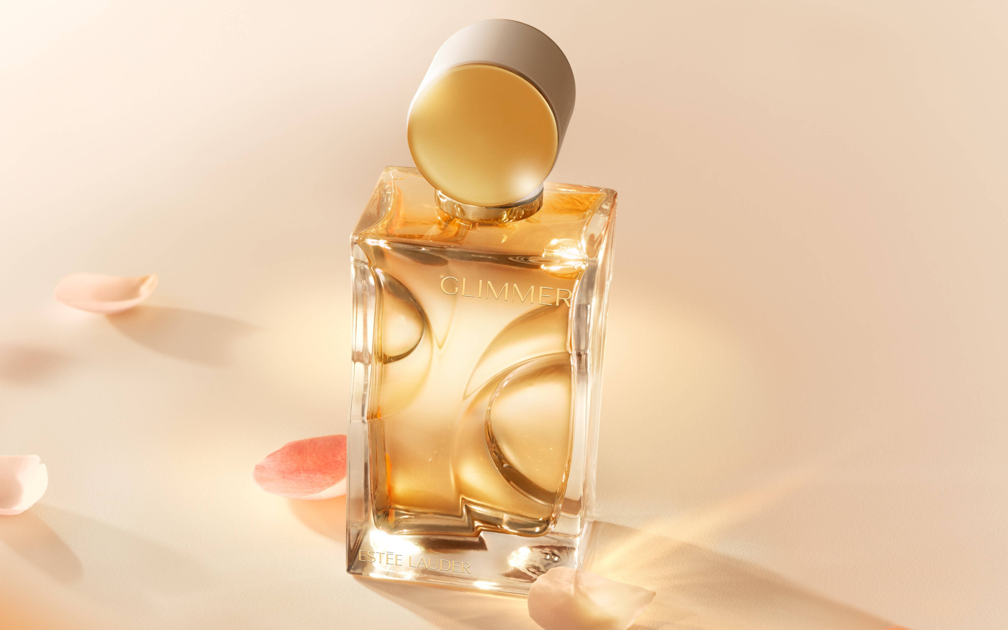 Estée Lauder Enters the World of Gourmand Scents with Glimmer